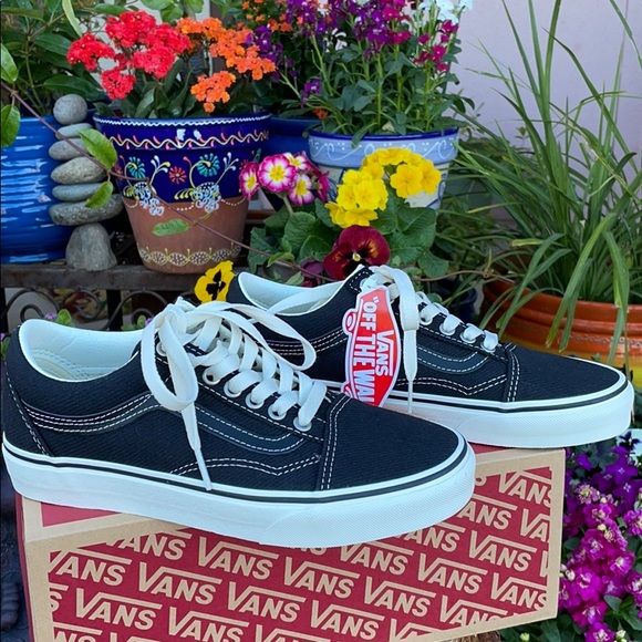 Vans Shoes - NIB Black Old Skool Vans Sz 8